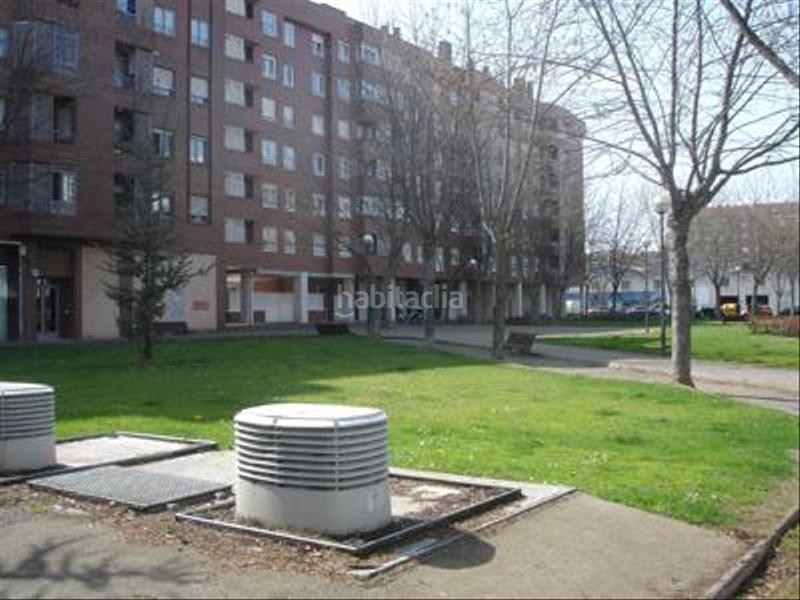 Foto cbf3e58e-b7bb-41fc-877f-0447afeb00f4. Parking voiture dans Cascajos - Piqueras Logroño