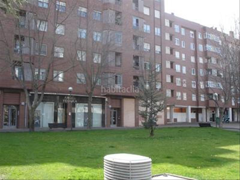 Foto fd523020-0c7c-4901-8f37-edb6e4c68e3c. Parking voiture dans Cascajos - Piqueras Logroño