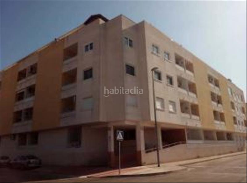 Foto a72ea229-a336-4f8d-8eaf-2b1189550b63. Parking voiture dans Almoradí