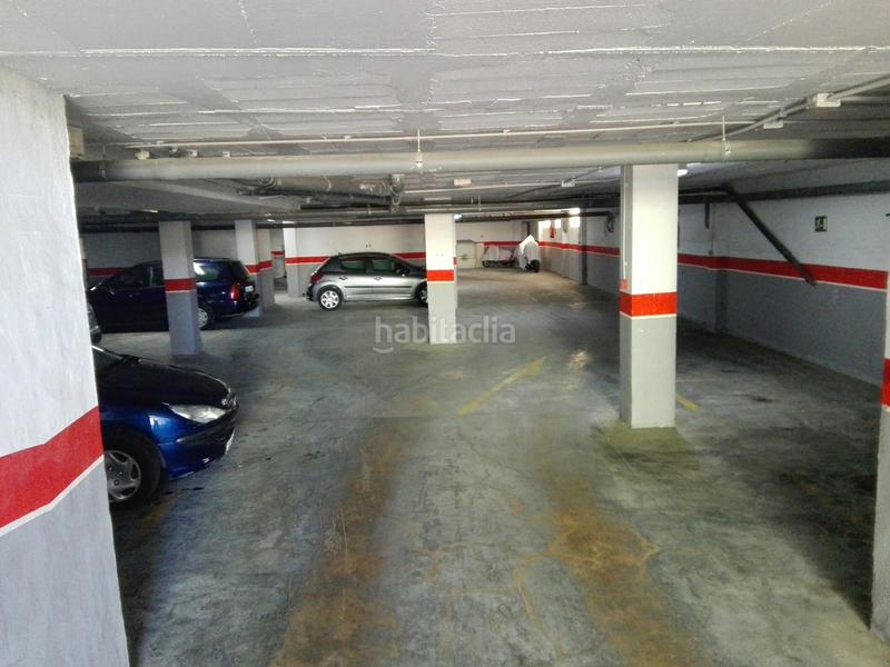 Foto d0591516-e283-44c5-86b0-94ebd82c2e75. Parking voiture dans Almoradí