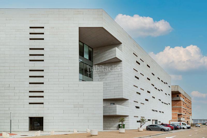 Foto c442c827-d00f-4011-b9e0-f43bcae78075. Office space in Garrapinillos Zaragoza