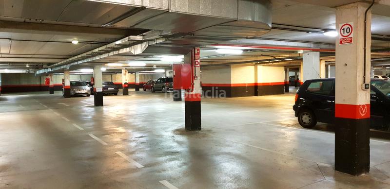 Foto a8fe640d-730b-4cfc-9ba4-0f000fe07d73. Aparcament cotxe a Derio