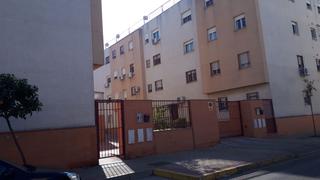 Aparcament cotxe  Juan jose ruiz monge. Solvia inmobiliaria  garaje dos hermanas