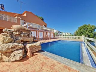 Maison  N/a. Villa con apartamento de invitados en venta en dénia