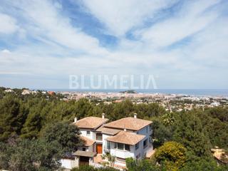 Maison à El Montgó. Villa mediterránea de 6 habitaciones con vistas al mar en venta