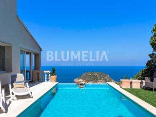 Maison  N/a. Villa mediterránea con vistas frontales al mar en venta en jávea