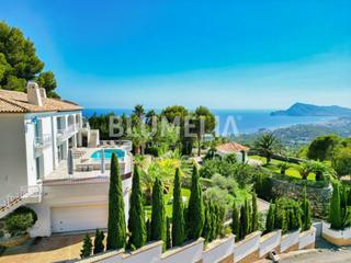 Casa  N/a. Exclusiva villa con vistas panorámicas en venta en la sierra de
