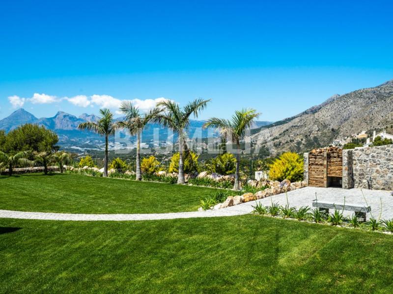 Foto 0c91bf6a-6ff4-49a7-9a5d-6652a1ae81e9. Xalet amb calefacció aparcament piscina a Altea la vella Altea