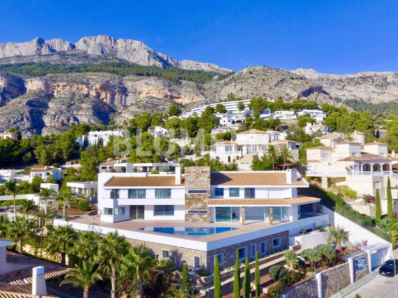 Foto 93e721e2-036d-42f5-b8ec-89531af56f70. Xalet amb calefacció aparcament piscina a Altea la vella Altea