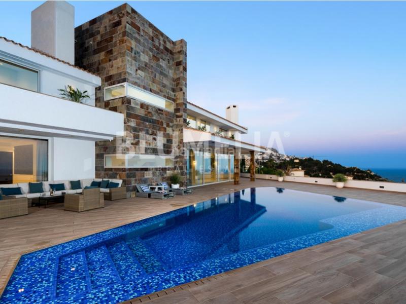 Foto e3f46522-b76a-4d3f-9495-972a0c055d5a. Xalet amb calefacció aparcament piscina a Altea la vella Altea