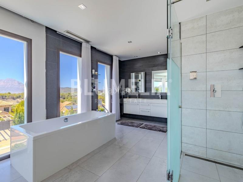 Foto 1c875fe9-4c64-4c3d-8a87-b24297f0707c. Casa amb calefacció aparcament piscina a Cap Martí - El Tossalet - Pinomar Xàbia