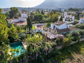 Casa  N/a. Mediterránea villa de lujo en venta a 600 metros de la playa de