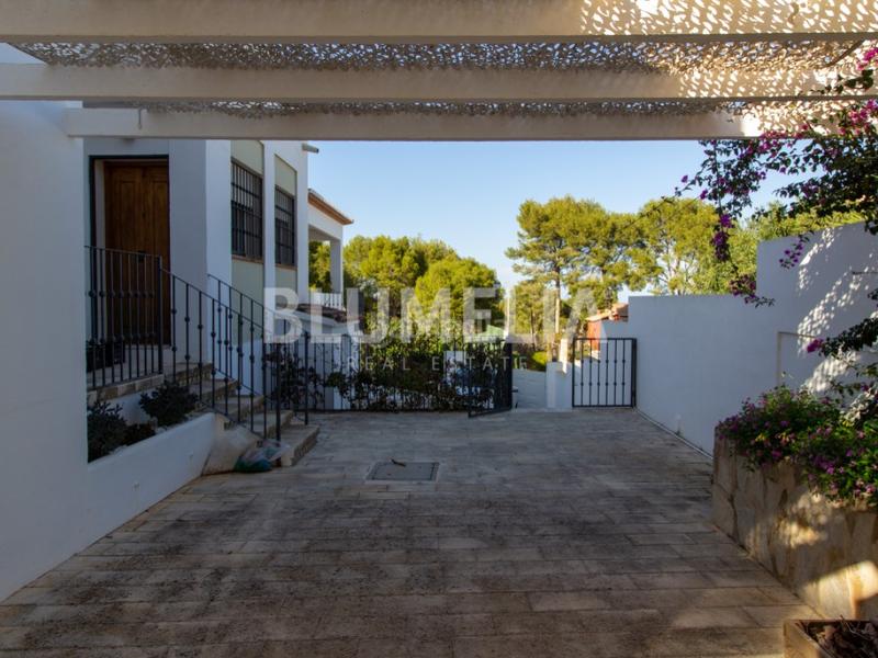 Foto 3ca047af-d205-4d9d-bd30-f8950ad20812. House with parking pool in Las Rotas / Les Rotes Dénia