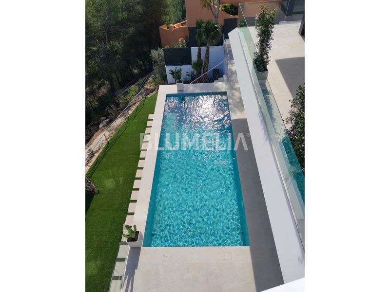 Foto b9edf3be-ca1d-4888-afb4-5edd6425b632. Casa amb calefacció aparcament piscina a Altea la vella Altea