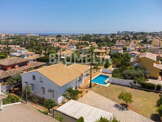 Casa  N/a. Villa mediterránea a 2 km del centro en venta en dénia