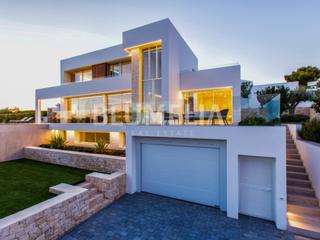 Haus in La Fustera. Villa de lujo a 400 metros del mar en venta en benissa