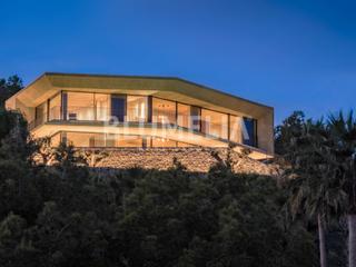Haus in La Fustera. Exclusiva villa de lujo con vistas al mar en venta en la costa d