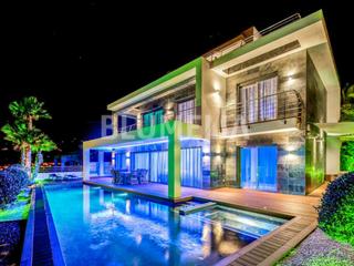 Haus in Canuta. Villa de lujo con vistas al mar y al penyon en venta en calpe