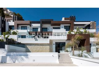 Apartament a Cala Finestrat. Ático duplex de lujo en 1 linea de playa en venta en benidorm