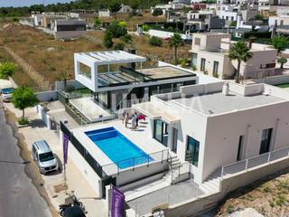 Casa en Polop. Villa de estilo moderno construida en 1 planta en venta en polop