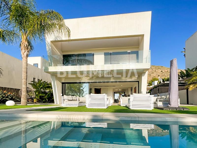 Foto 1899bbdf-dbc9-4276-b62e-3fc48b4ba921. Casa amb calefacció aparcament piscina a Golf Bahía Finestrat