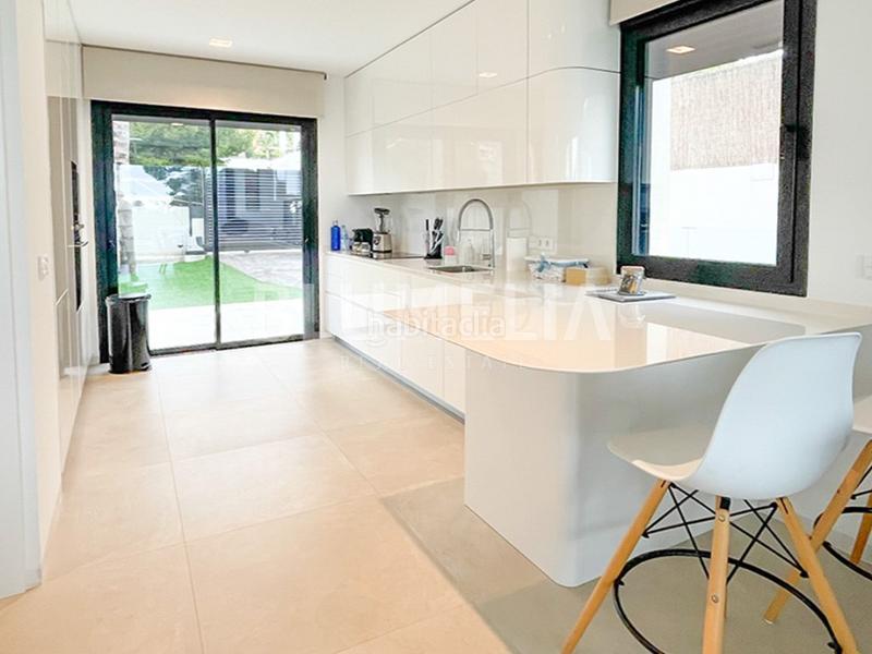 Foto 8757ae87-a760-4595-93d4-2954e4bacf61. Casa amb calefacció aparcament piscina a Golf Bahía Finestrat