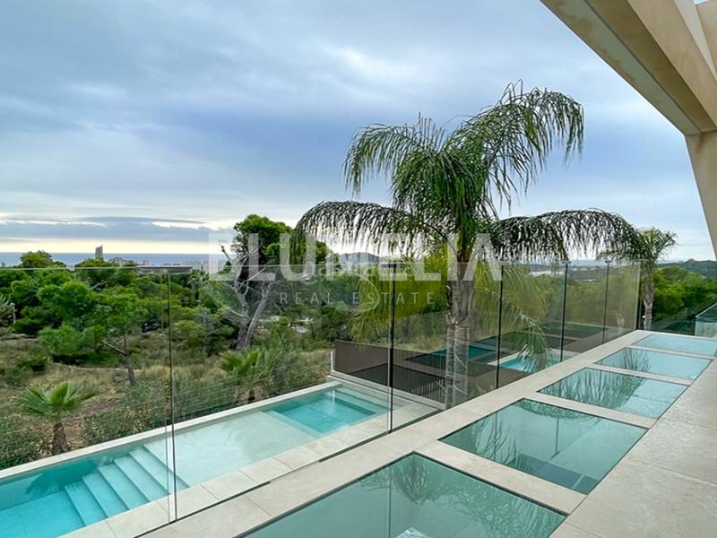 Foto b8acf834-1c23-4218-b47e-6435e610a611. Casa amb calefacció aparcament piscina a Golf Bahía Finestrat