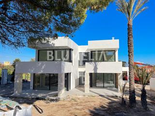 Maison à Vistahermosa. Moderna villa de lujo con 1.680 m2 de parcela en venta en alican