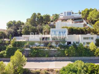 Casa a La Xara-La Sella. Villa de estilo vanguardista con vistas al mar en venta en la se