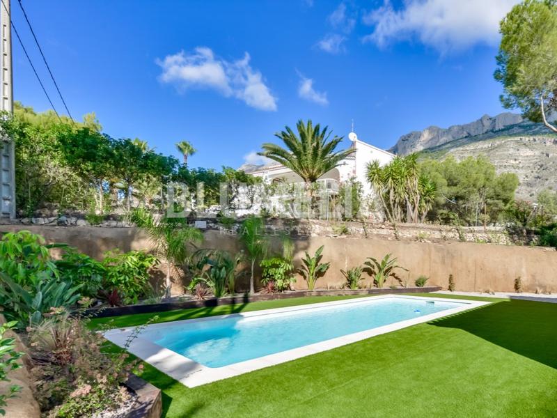 Foto f77fd243-1596-4e14-a3aa-31b04d4ae8fd. Casa amb aparcament piscina a Altea ciudad Altea