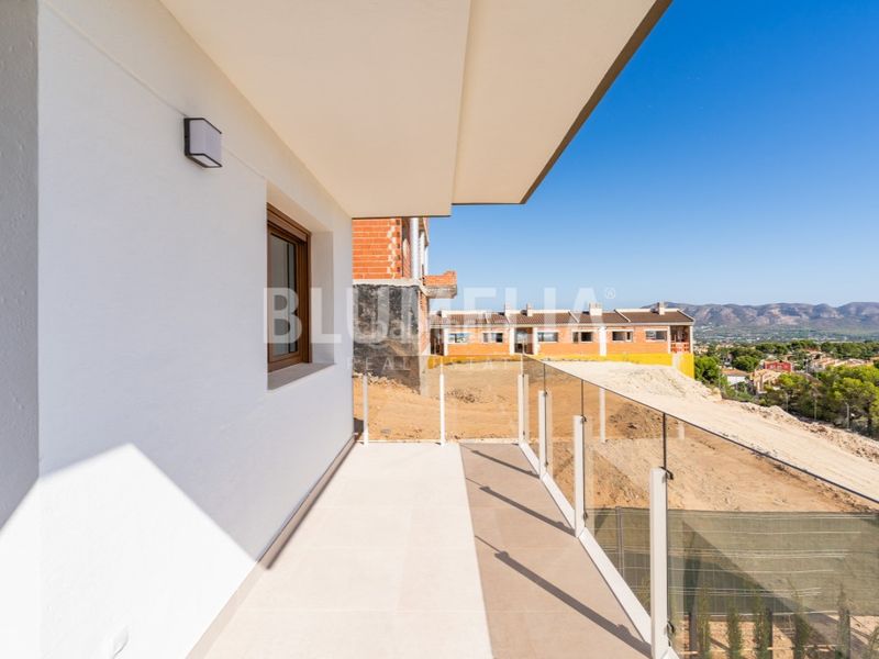 Foto b99c30fc-1c9c-4c6a-b256-bc7cc56a936c. Casa amb calefacció aparcament piscina a La Nucia Pueblo Nucia (la)