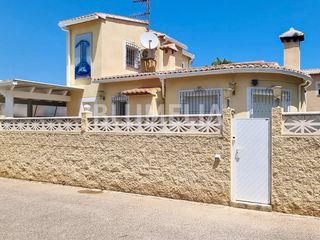 Haus  Calle afrodita. Pequeña casa en venta a 2 km de la playa y del centro de dénia
