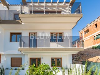 Casa  Avenida bolulla. Moderna casa adosada con vistas al mar en venta en la nucía