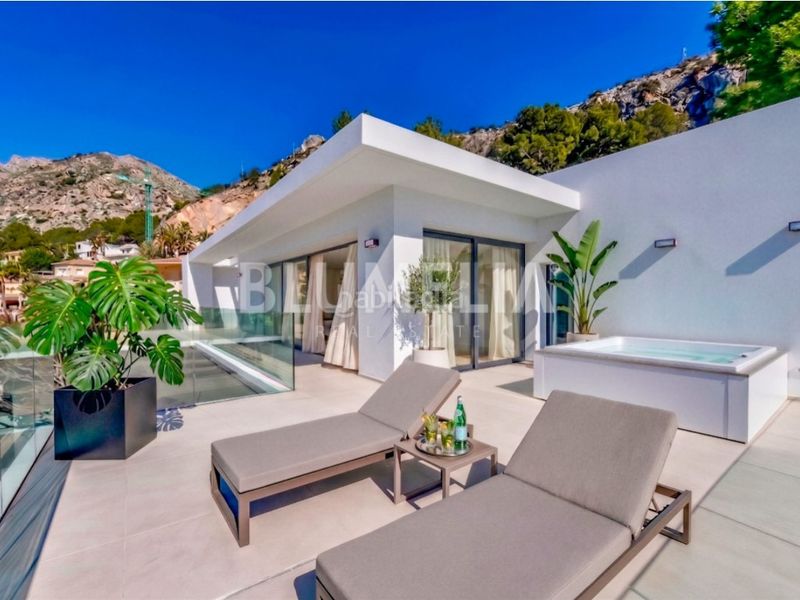 Foto 2c6f2941-e219-49e5-94a9-806644f1af6f. Casa amb calefacció aparcament piscina a Altea hills Altea