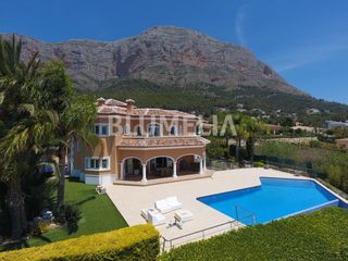 Haus  Calle pic de la batalla. Villa mediterránea con vistas al valle en venta en jávea