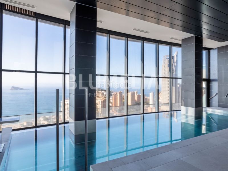 Foto 267a3dd4-4c23-44f2-8120-9346ce96619f. Apartament amb calefacció aparcament piscina a Playa Poniente Benidorm
