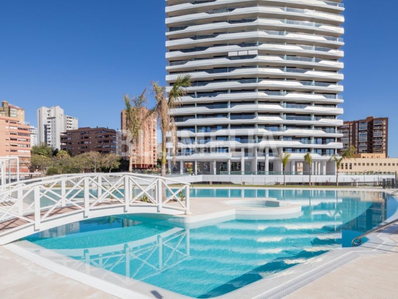 Foto e529e7c7-1347-4e60-b10a-04672fa155ba. Apartament amb calefacció aparcament piscina a Playa Poniente Benidorm