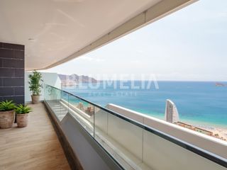 Apartment in Playa Poniente. Apartamento de nueva construcción con vistas al mar en venta en