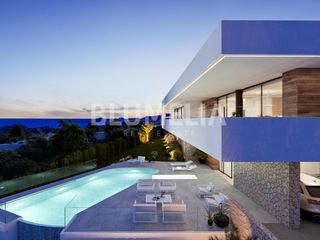 Casa a Cumbre del Sol. Proyecto de villa de estilo moderno con vistas al mar en venta e