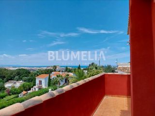 Chalet  Calle marfull. Villa con vistas al mar en venta en dénia