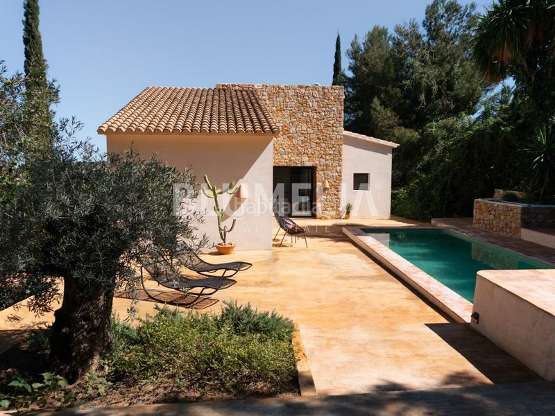 Foto 952f6b9e-ce0f-4080-bed1-2bf093a2b4ca. Casa amb aparcament piscina a El Montgó Dénia