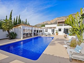 Haus  Calle japon. Finca mediterránea con 2 viviendas y viñedo privado en venta en