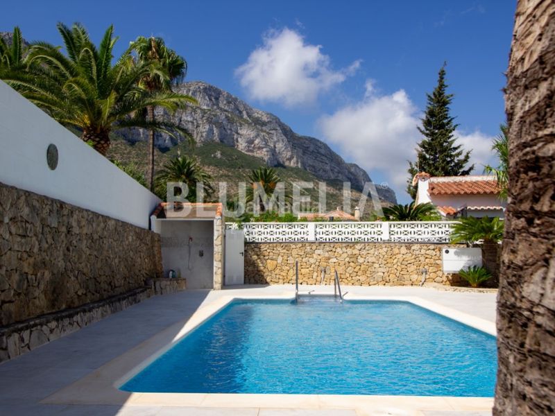 Foto 9c35ca4e-fe20-4539-b4dd-f1947fd8f8a2. Casa amb calefacció aparcament piscina a El Montgó Dénia