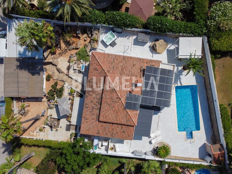 Foto f38ff963-b119-4746-b008-de958e4d1417. Casa amb calefacció aparcament piscina a El Montgó Dénia