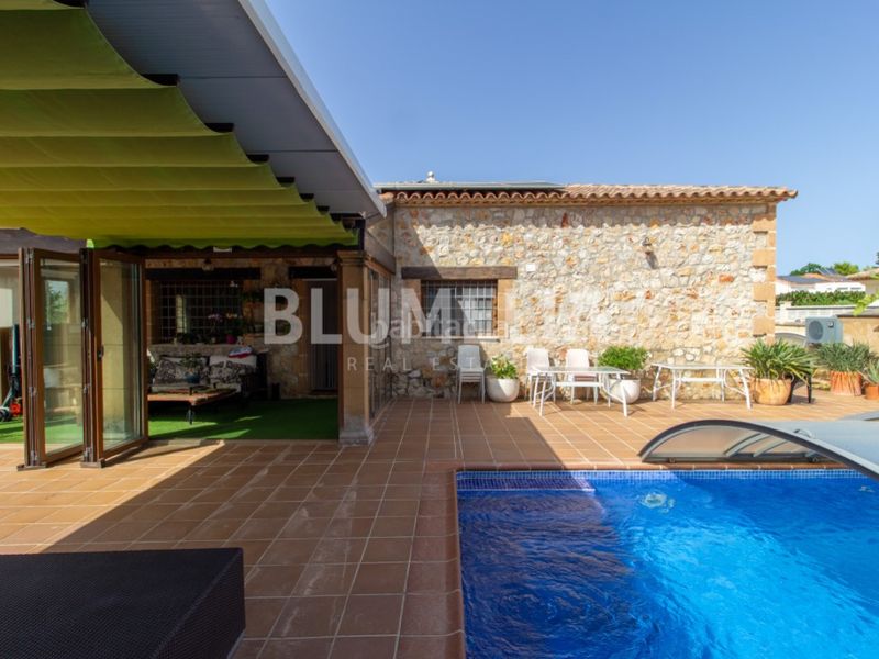 Foto 013501be-008f-4d88-a337-aea77b4c9cb8. Casa con parcheggio piscina in Poblets (els)