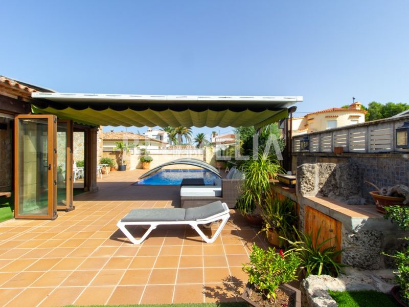 Foto 31b5a0ef-69e4-48d6-b1a2-2b60a1cd3a49. Casa con parcheggio piscina in Poblets (els)