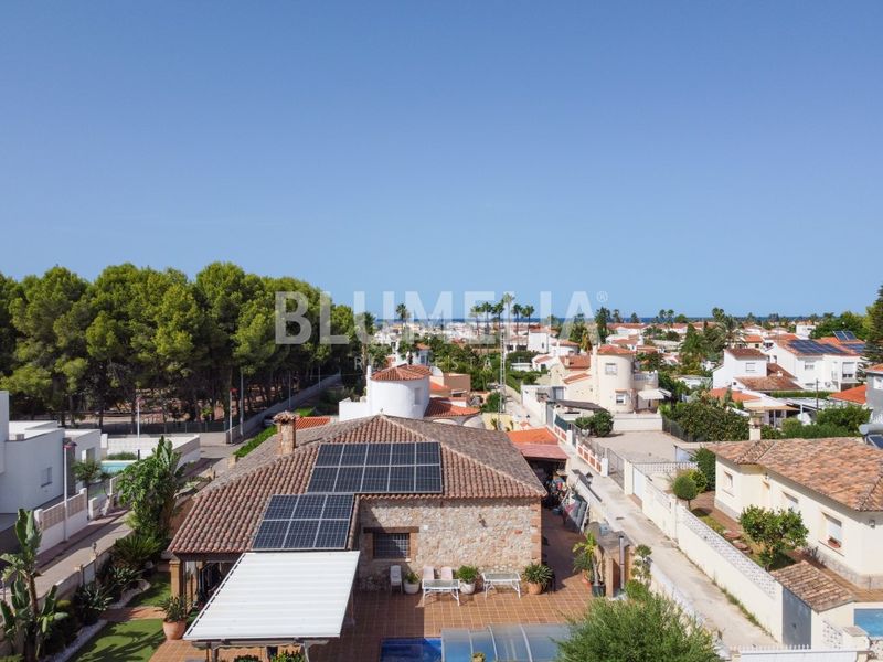 Foto 92621a9a-a78a-4c28-add3-68f999e04e43. Casa con parcheggio piscina in Poblets (els)
