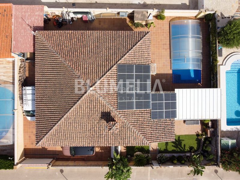 Foto a86b94e3-6286-4c56-a3a1-3453c57a96c1. Casa con parcheggio piscina in Poblets (els)