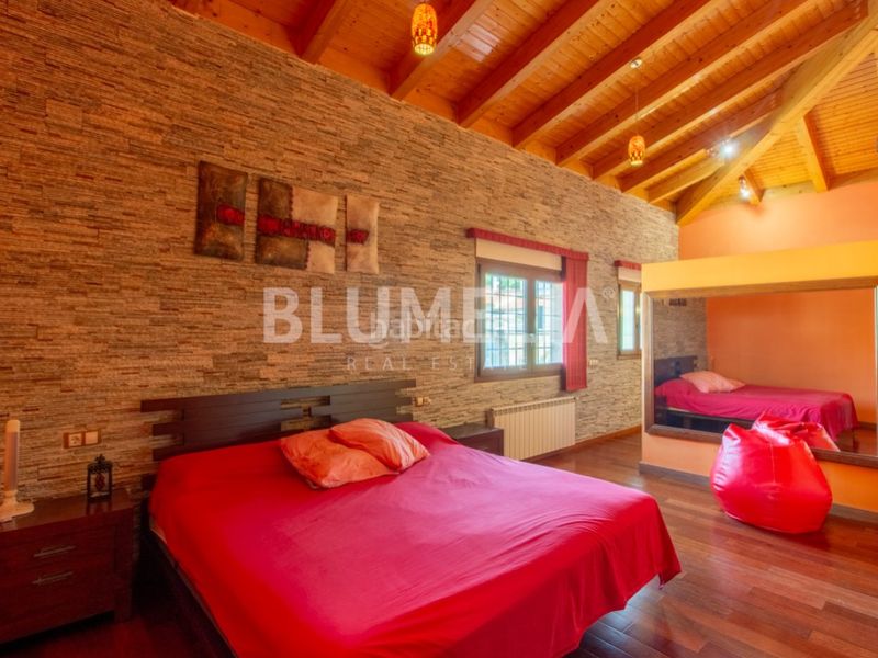 Foto b61b5c72-b33c-4484-bbe5-c80e628d9dc4. Casa con parcheggio piscina in Poblets (els)