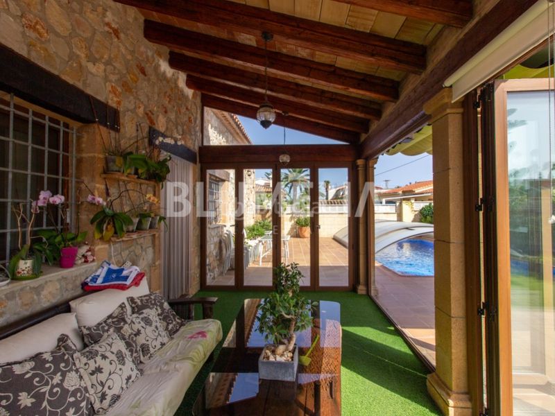 Foto bca0ea59-51ee-4470-8bf2-260db8be585d. Casa con parcheggio piscina in Poblets (els)